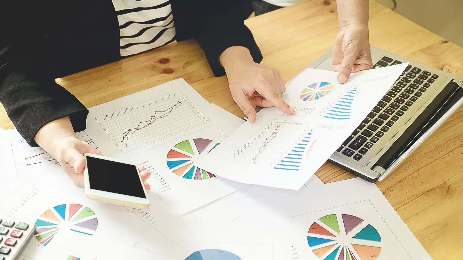 戰國策集團網路創業 PTT 精華整理:網友成功與失敗經驗談 網路創業公司成功案例:從零到百萬營收的真實故事戰國策集團