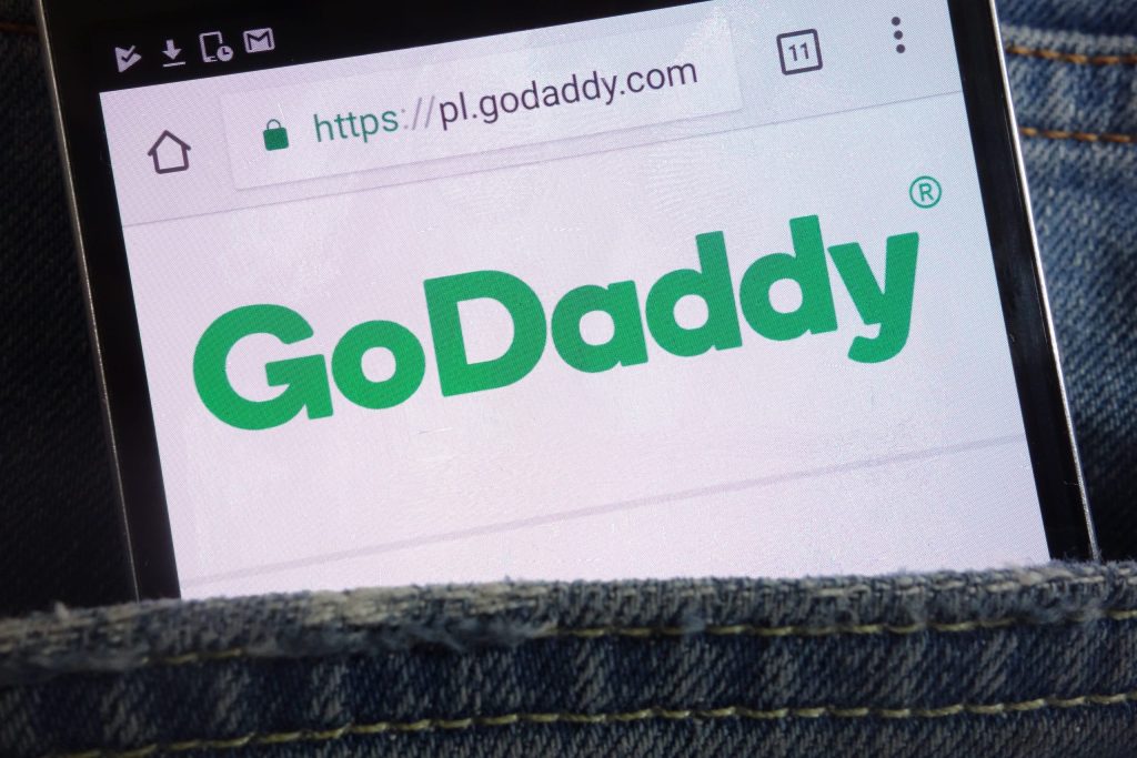 Godaddy 並非企業最佳選擇？解析戰國策在地化主機優勢與全球品牌迷思戰國策集團