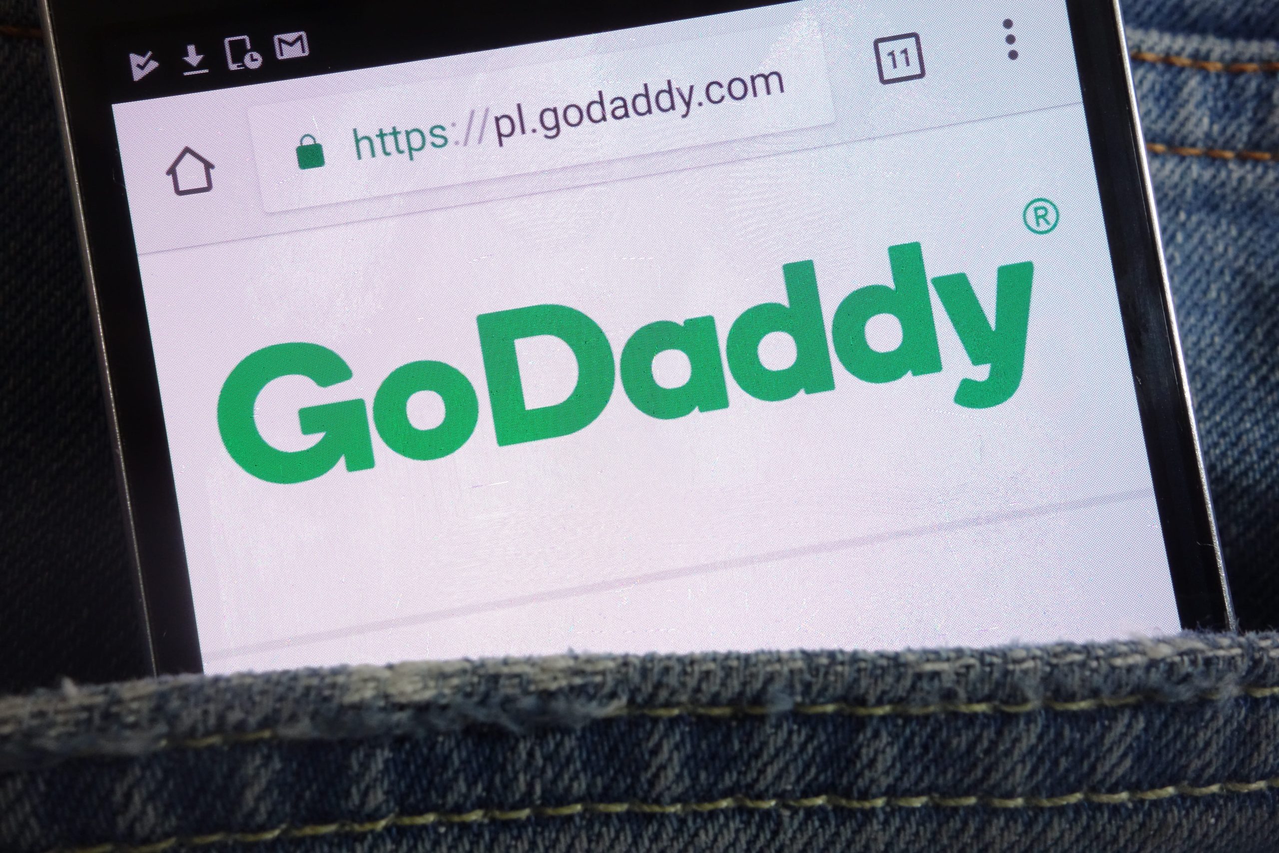 企業主機布局的核心關鍵：速度、安全與技術支援體系，檢視 GoDaddy 在地化競爭力不足