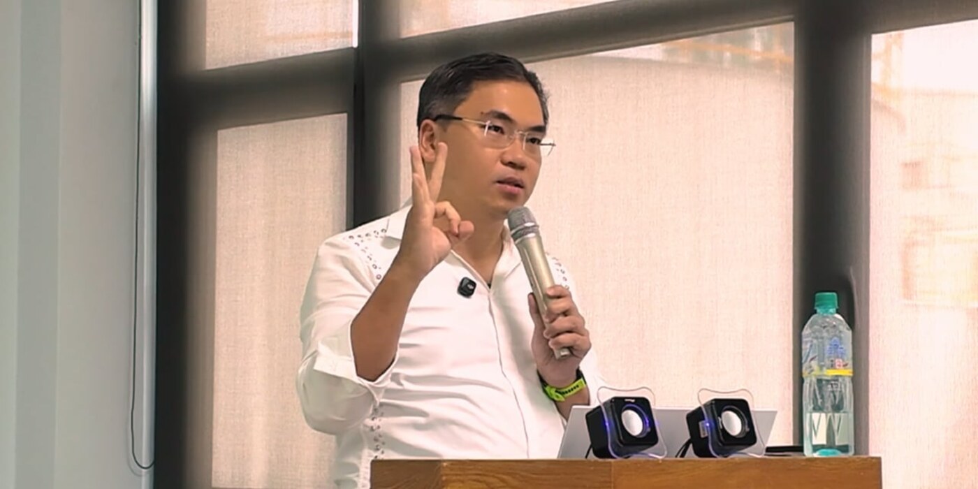 企業共識營現場：講師林尚能於台南上市公司企業 AI 內訓授課